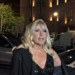 Jovana Tipšin stigla na godišnjicu smrti Tome Zdravkovića: Zagrlila Gocu, pa zapalila svijeću legendarnom pjevaču!