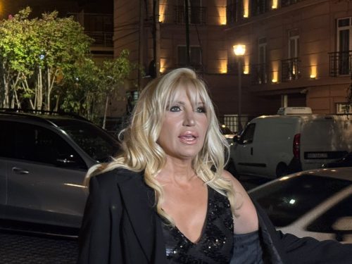 Jovana Tipšin stigla na godišnjicu smrti Tome Zdravkovića: Zagrlila Gocu, pa zapalila svijeću legendarnom pjevaču!