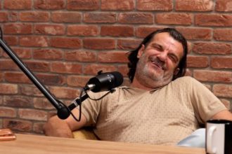 Aca Lukas pustio samo jedan stih i napravio haos – tek da čujete šta stiže za 15 dana: „JA ZA S*KS NIKAD NE PLAĆAM!“
