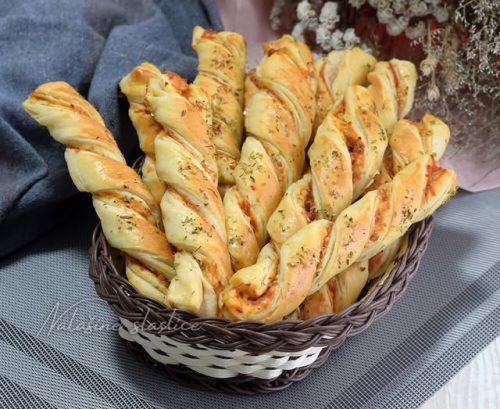 Lisnati pizza štapići s nadjevom: Savršen hrskavi zalogaj, mališani su ludi za njima!