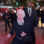 Helen Miren zablistala u crnoj kreaciji na premijeri novog trilera! Modno savršenstvo o kojem se priča!