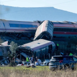 HOROR U ŠPANIJI: Najmanje 10 mrtvih u sudaru dva brza voza, vagoni pali niz nasip!