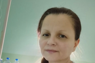 MALA CANA BLIJEDA U BOLNIČKOM KREVETU! Iza nje detalj koji se lako previdi — a kad ga uočite, srce se stegne!