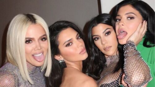  SESTRE KARDAŠIJAN ZAPALILE MREŽE NOVIM FOTOGRAFIJAMA: Kim, Kajli i Kendal pozirale u crvenom donjem vešu, prizori iz praznične kampanje privukli pažnju!